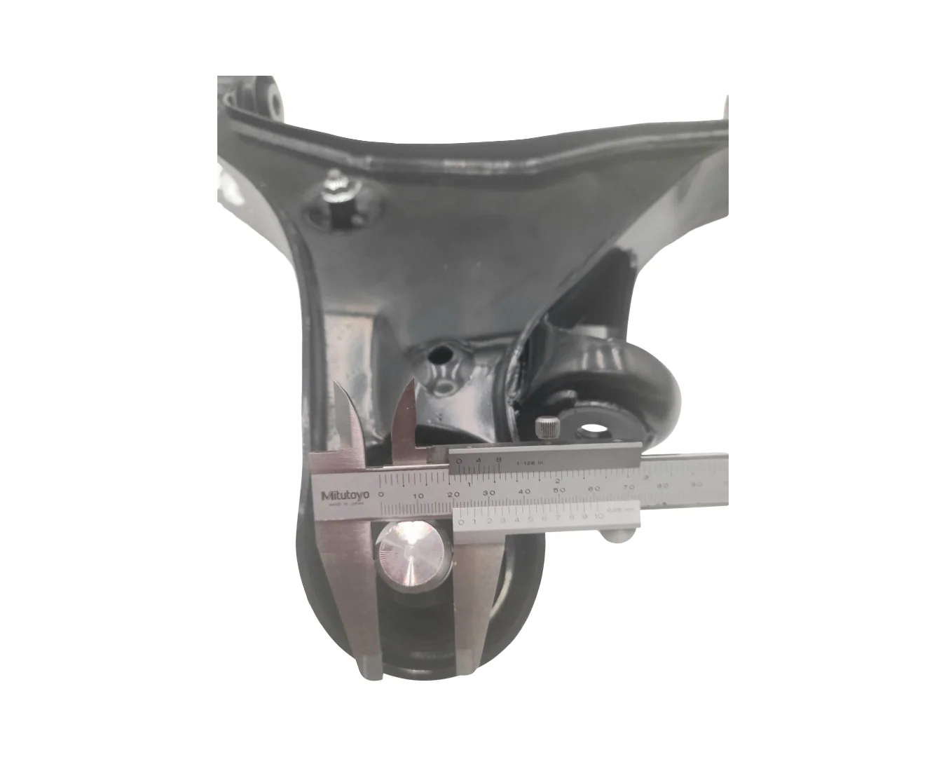 Front Left Lower Control Arm for Nissan Navara D40 Pathfinder R51 - Image 5