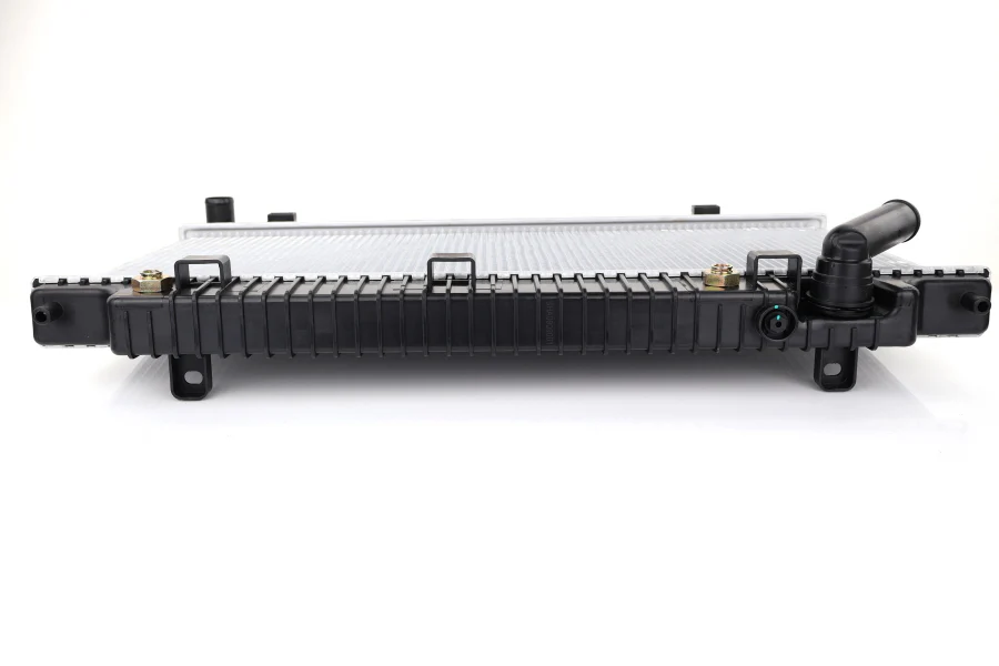 Radiator For Holden Commodore Calais VE Caprice WM Up to 08/2011 - Image 3